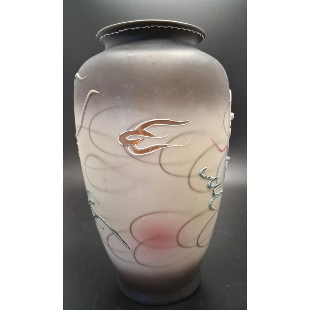 Dragon Ware Moriage Vase Color Black & White Japan